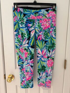 Lilly Pulitzer Tropical Floral Capri Leggings - You, Me, and Giraffe Print